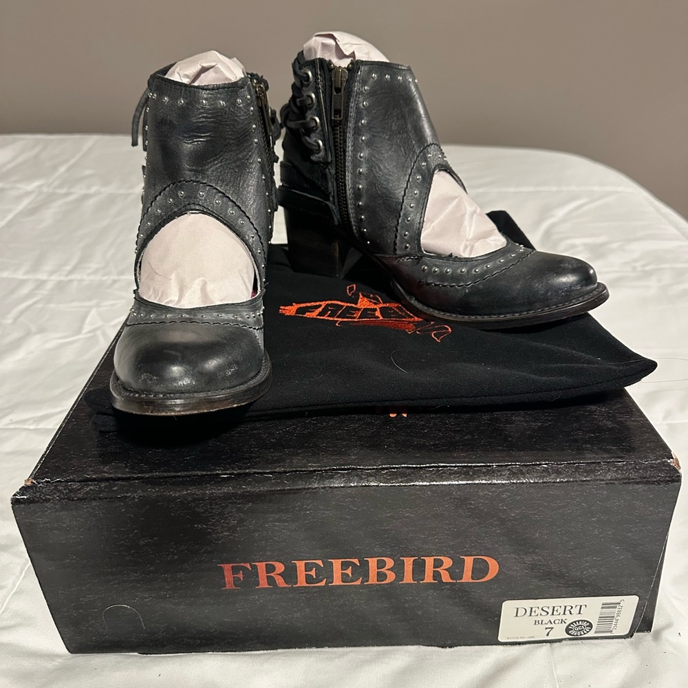 Freebird by Steve Madden “Desert” Booties - Picture 4 of 6